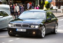Що загрожує власникам авто на іноземній реєстрації в Україні: розмір штрафів і порядок