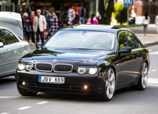 Що загрожує власникам авто на іноземній реєстрації в Україні: розмір штрафів і порядок