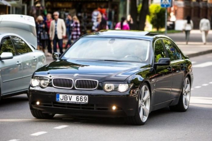 Що загрожує власникам авто на іноземній реєстрації в Україні: розмір штрафів і порядок