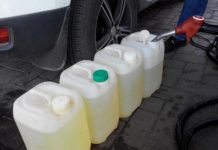 Чому на АЗС забороняють наливати пальне у пластикову каністру