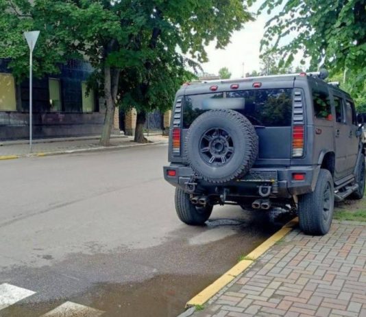 Поліція нагадала, де паркуватися заборонено: список головних порушень