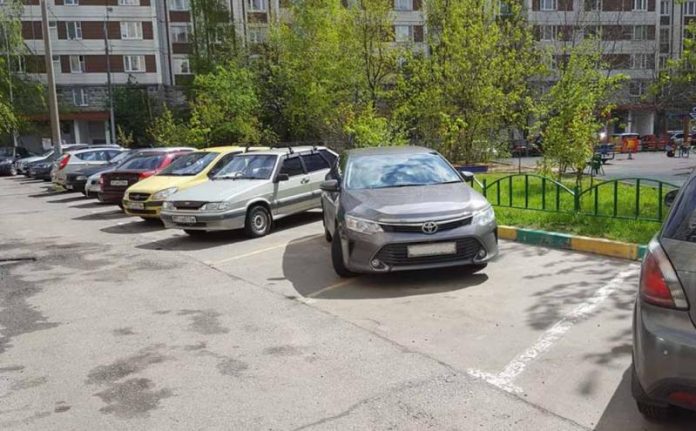 Як вибрати ідеальне місце для паркування авто влітку