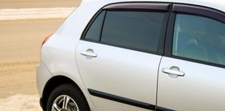 У поліції назвали 5 способів розкрити авто із закритими ключами в салоні