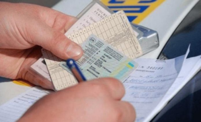 В Україні хочуть скасувати безстрокові водійські посвідчення