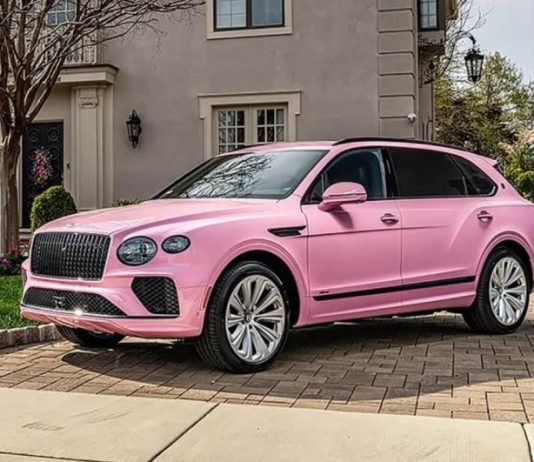 Вперше Bentley Mulliner випустив авто в рожевому кольорі