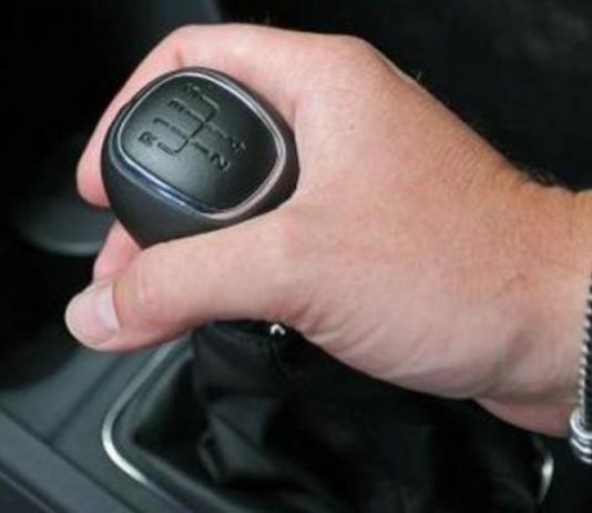 Експерти пояснили, чому гальмувати двигуном краще, ніж їздити на нейтральній передачі Експерти пояснили, чому гальмувати двигуном краще, ніж їздити на нейтральній передачі