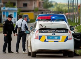 Як поводитись, якщо вас зупинила поліція: поради адвоката