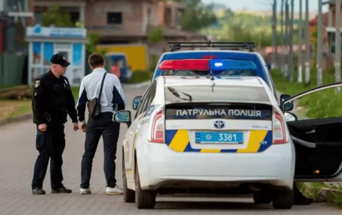 Як поводитись, якщо вас зупинила поліція: поради адвоката