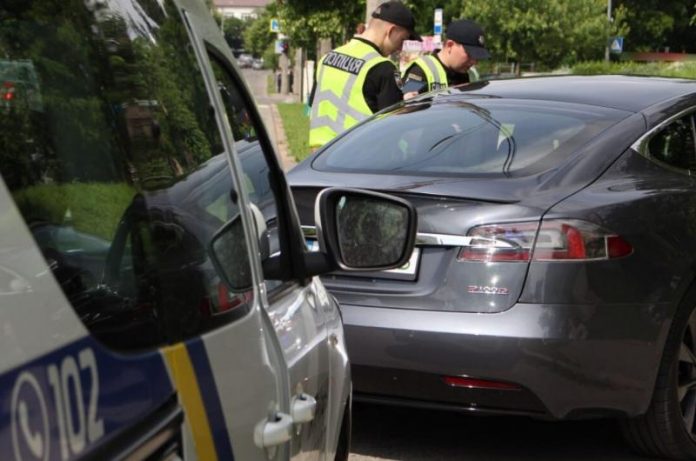 В Україні викрили нову схему штрафів проти водіїв: під підозрою представники поліції