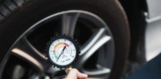 Експерти пояснили, скільки можна заощадити палива при перекачаних шинах