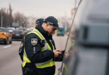 Чому червоні поворотники на авто зі США можуть обернутися штрафом в Україні