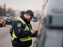 Чому червоні поворотники на авто зі США можуть обернутися штрафом в Україні