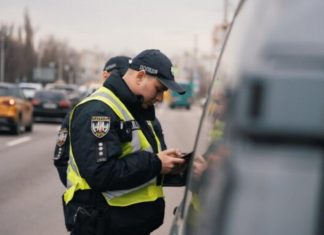 Чому червоні поворотники на авто зі США можуть обернутися штрафом в Україні