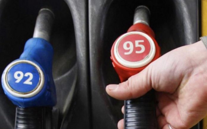 Чому влітку водіям радять заливати А-95, а взимку допускається А-92