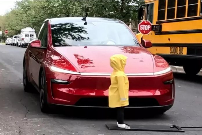 Автопілот Tesla провалив тест безпеки з дитячим манекеном