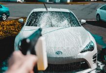 Названо 7 помилок при самостійному митті авто, які псують лакофарбове покриття