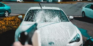 Названо 7 помилок при самостійному митті авто, які псують лакофарбове покриття