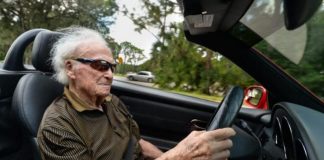В Україна запроваджує контроль за водіями 65+років