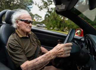 В Україна запроваджує контроль за водіями 65+років