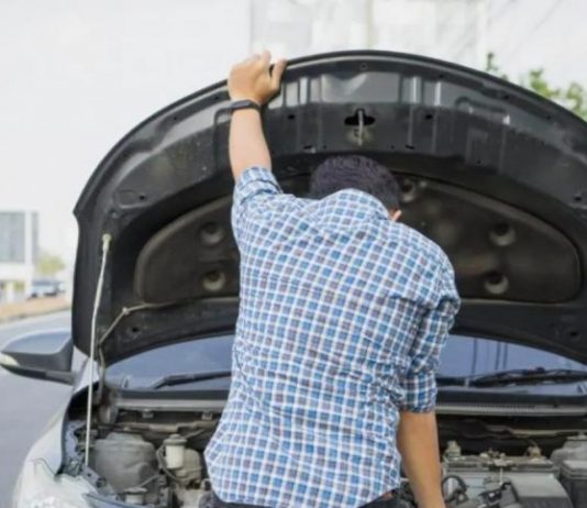 В Україні заборонили мити та ремонтувати авто у дворах і на вулицях