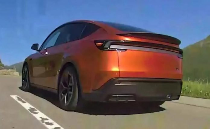 Нова Tesla Model Y Performance помічена на тестах в Альпах (ФОТО)