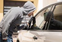 Експерти назвали нову схему обману за допомогою записки з номерами на авто