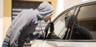 Експерти назвали нову схему обману за допомогою записки з номерами на авто
