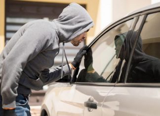 Експерти назвали нову схему обману за допомогою записки з номерами на авто