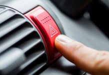Водіям нагадали про правила використання аварійного сигналу