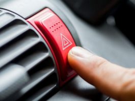 Водіям нагадали про правила використання аварійного сигналу