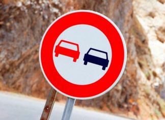 Поліція пояснила, коли можна перетнути суцільну лінію