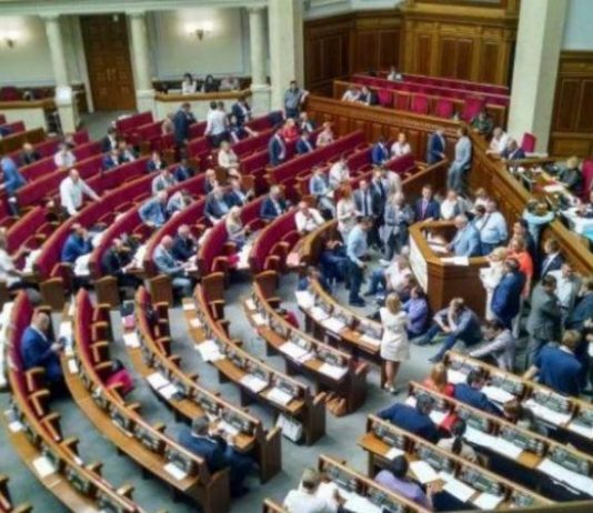 В Україні можуть заборонити гучні авто та мотоцикли