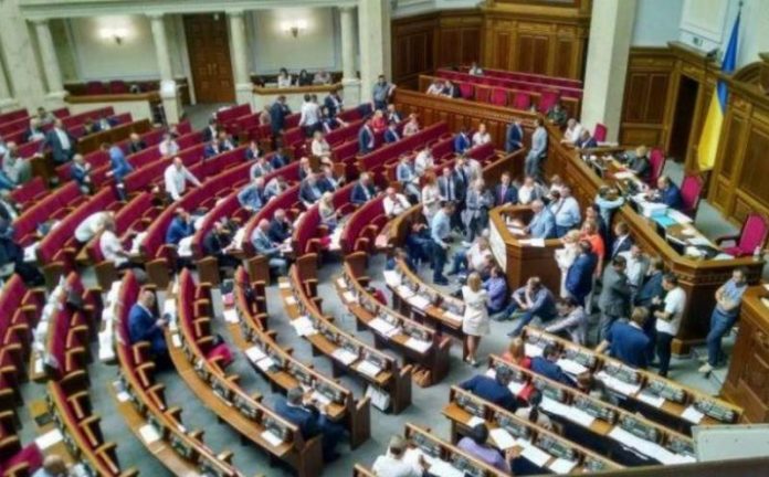 В Україні можуть заборонити гучні авто та мотоцикли