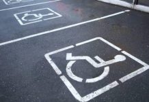 Паркування на місцях для людей з інвалідністю: що каже закон і які штрафи