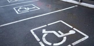 Паркування на місцях для людей з інвалідністю: що каже закон і які штрафи