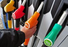 Небезпечні звички водіїв на АЗС: за що можна отримати штраф
