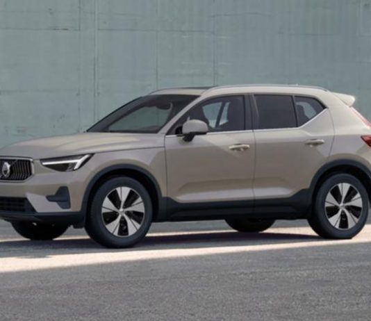 Volvo представила оновлений кросовер XC40 2026: перші фото