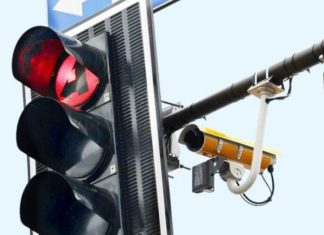 В Україні автоматизують штрафи за проїзд на червоне світло