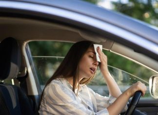Спека в машині: як знизити температуру в салоні й уберегти техніку