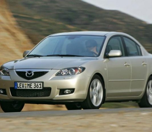 Експерти назвали недоліки хетчбека Mazda 3