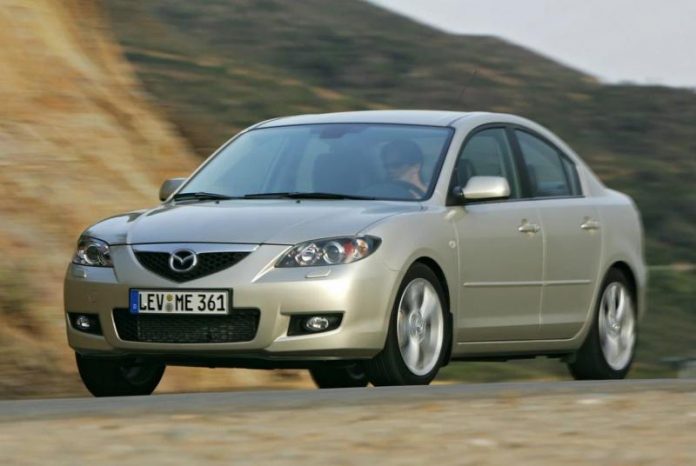 Експерти назвали недоліки хетчбека Mazda 3