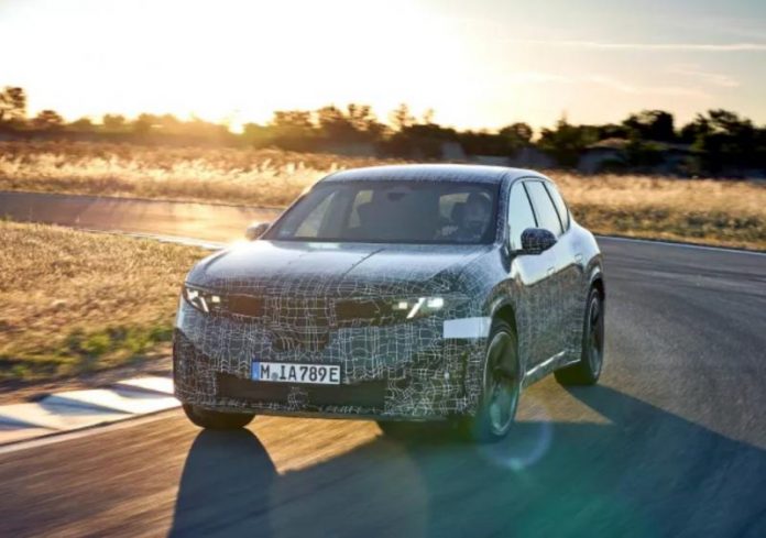 BMW впроваджує автоматичне включення поворотників у нових моделях