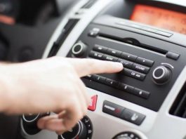 Водіям в Україні загрожують штрафи за трансляцію російської музики з автомобіля