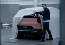 Volvo показала тизер задніх ліхтарів електричного кросовера EX60