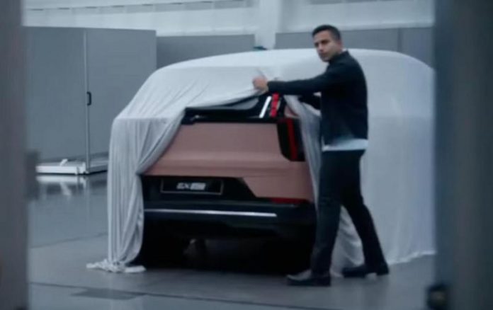 Volvo показала тизер задніх ліхтарів електричного кросовера EX60