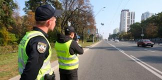 Як правильно поводитися при зупинці поліцією