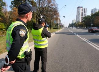 Як правильно поводитися при зупинці поліцією