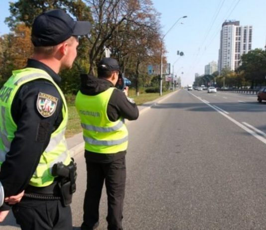 Як правильно поводитися при зупинці поліцією