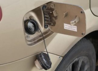 Автоексперт перерахував помилки, які призводять до перевитрати палива