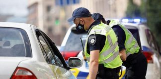 Чи мають право штрафувати за неввімкнену аварійку після зупинки